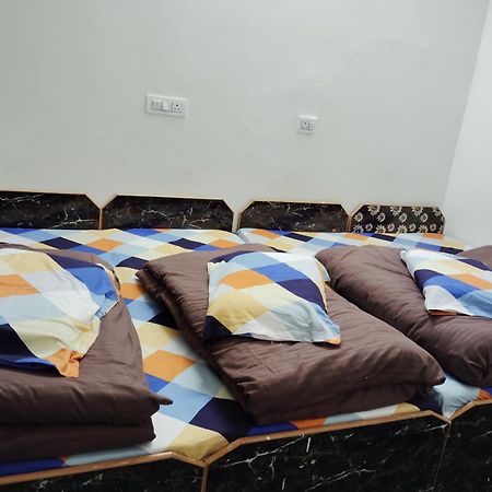 Hotel Narayana Residency Gupta Kāshi Exteriör bild