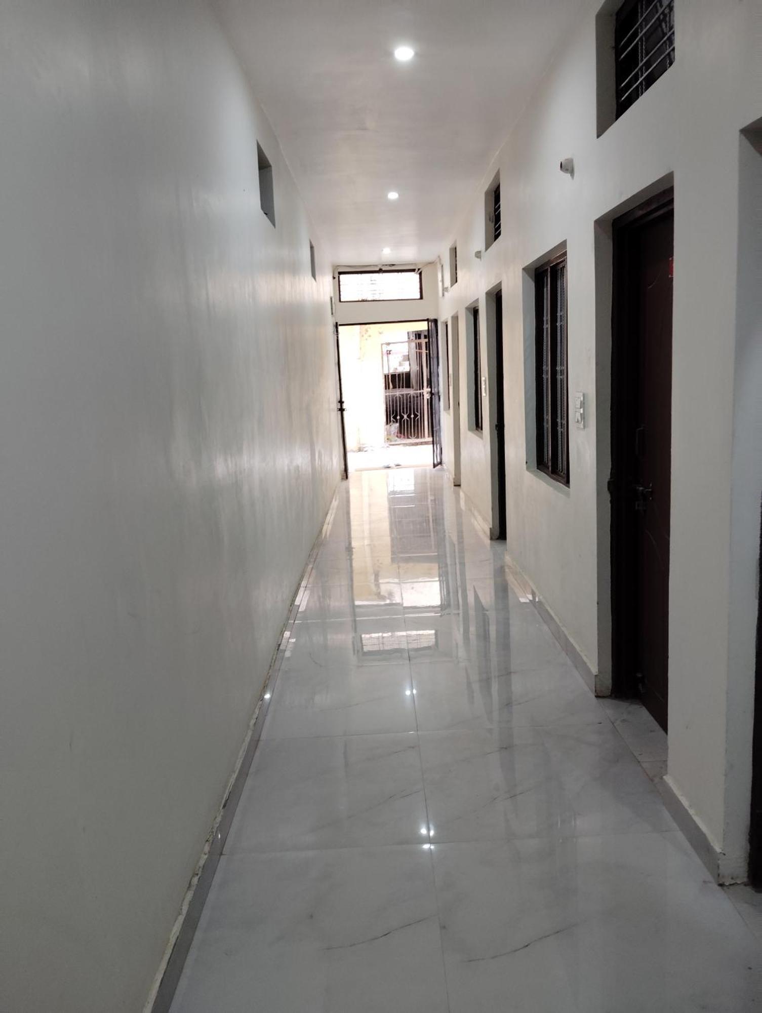 Hotel Narayana Residency Gupta Kāshi Exteriör bild